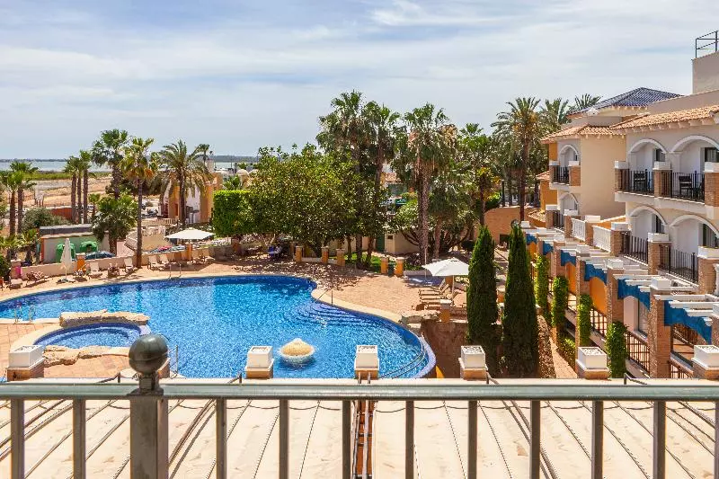 プールビュースタンダードルーム, La Laguna Spa & Golf