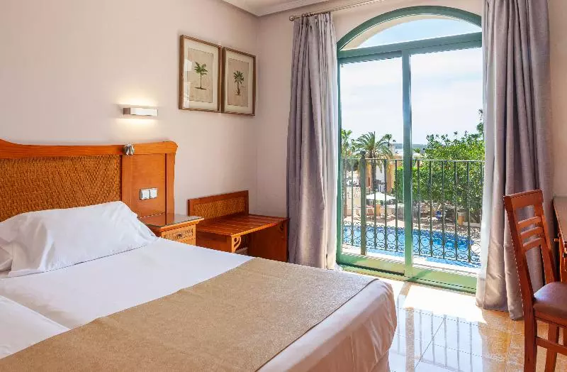 プールビュースタンダードルーム, La Laguna Spa & Golf