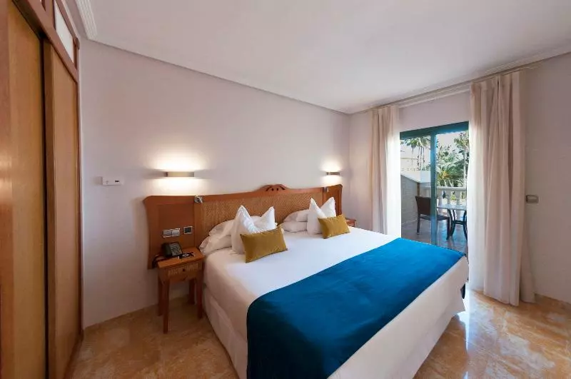 プールビュージュニアスイート, La Laguna Spa & Golf