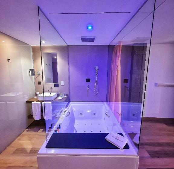 جناح جونيور مزوَّد بجاكوزي, Mb Boutique Hotel   Adults Recommended