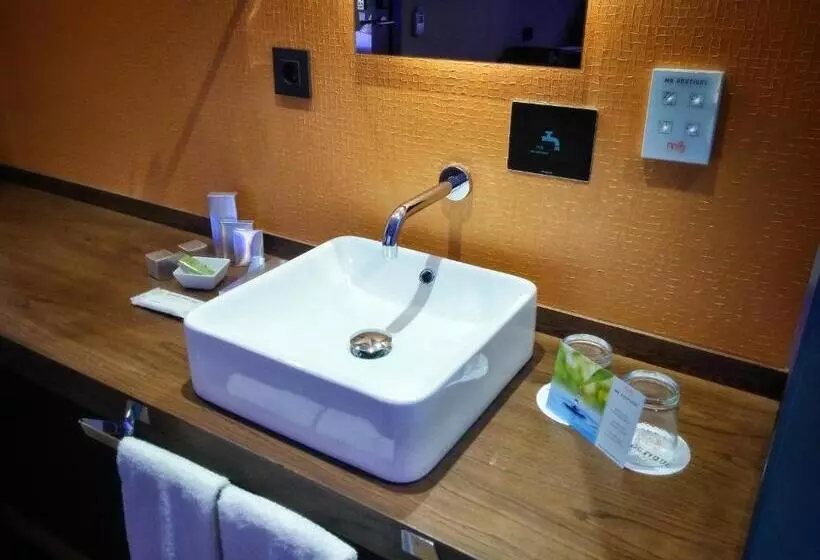 سوئیت جونیور با ماساژ آبی, Mb Boutique Hotel   Adults Recommended