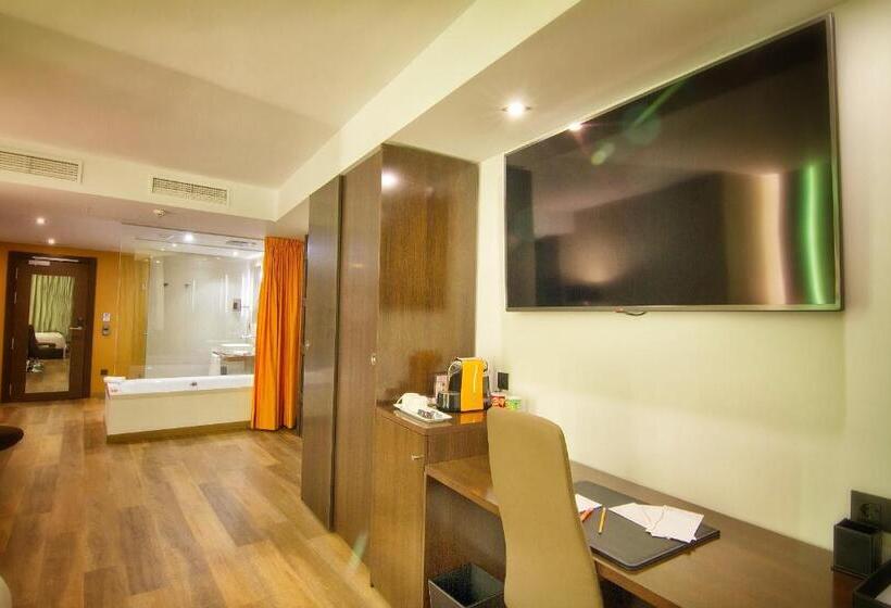 جناح جونيور مزوَّد بجاكوزي, Mb Boutique Hotel   Adults Recommended