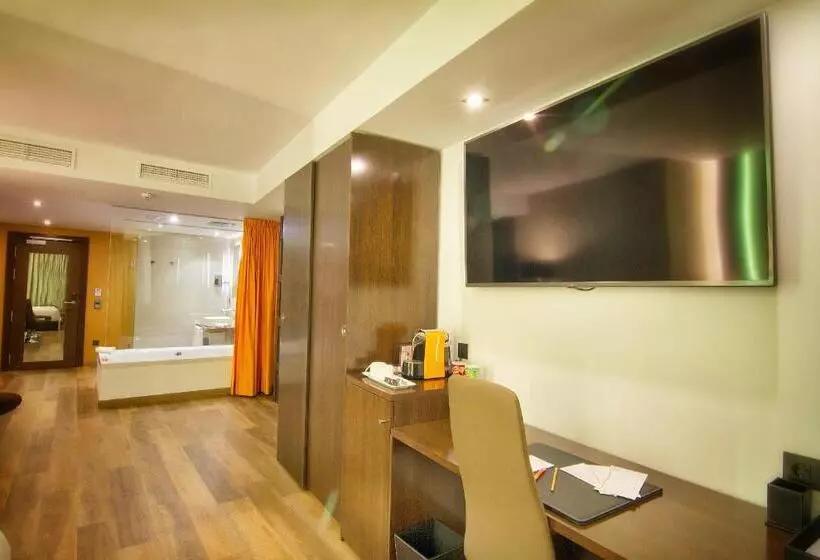 سوئیت جونیور با ماساژ آبی, Mb Boutique Hotel   Adults Recommended