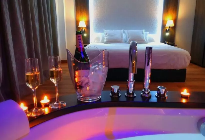 اتاق سوپریور با وان آب گرم, Mb Boutique Hotel   Adults Recommended