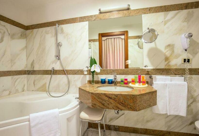 سوییت, Unaway Hotel Empire Roma
