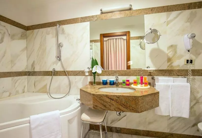 سوییت, Unaway Hotel Empire Roma