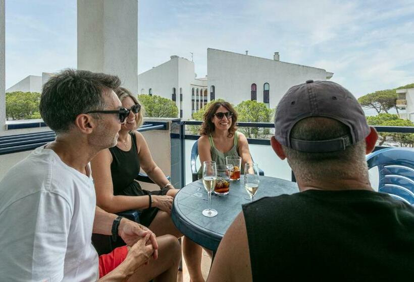 דירת שלושה חדרים, Pins Platja Apartments