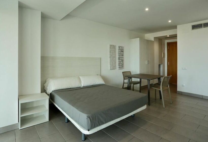 סטודיו סופריור, Pins Platja Apartments