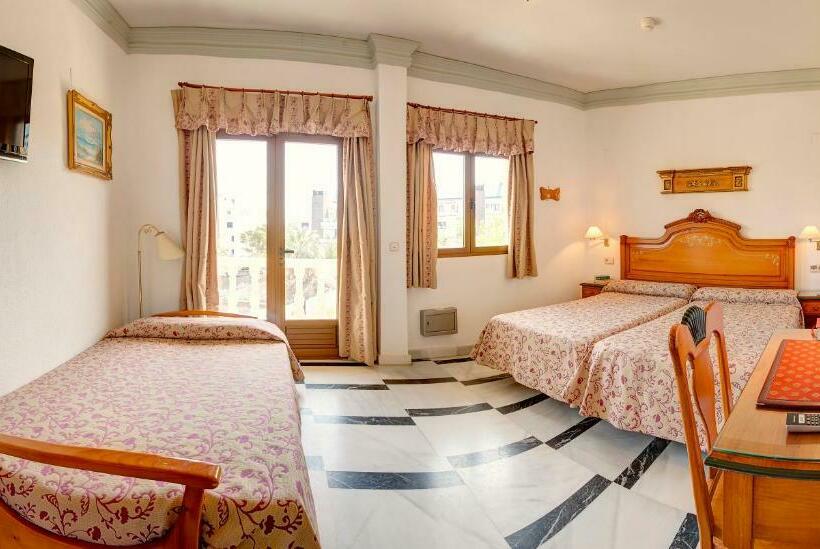 高级三人间, Rosa