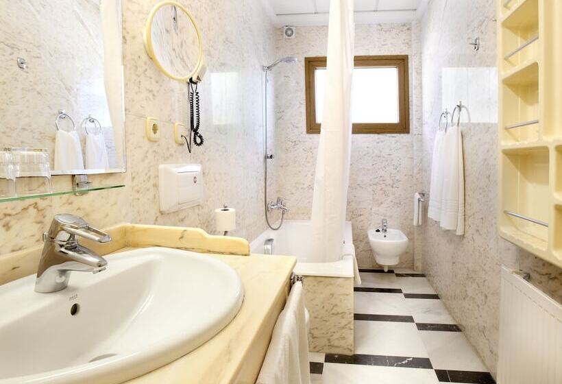 高级大房间, Rosa