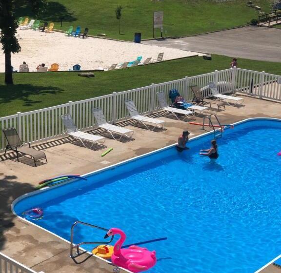 شقة غرفة واحدة مطلة على حمام السباحة, Crown Lake Resort & Spa