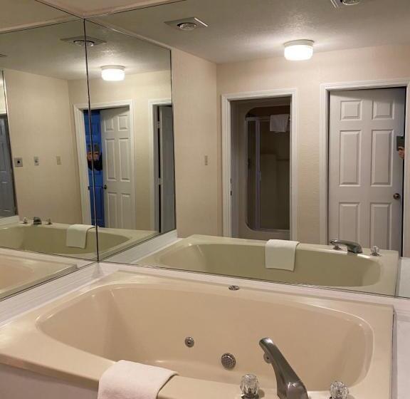 شقة غرفة واحدة مطلة على حمام السباحة, Crown Lake Resort & Spa