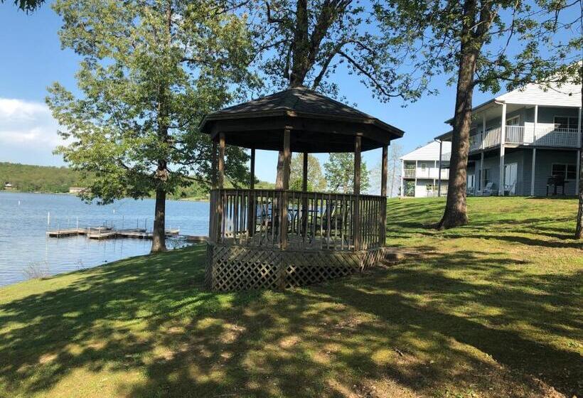 Дом 2 Спальни, Crown Lake Resort & Spa