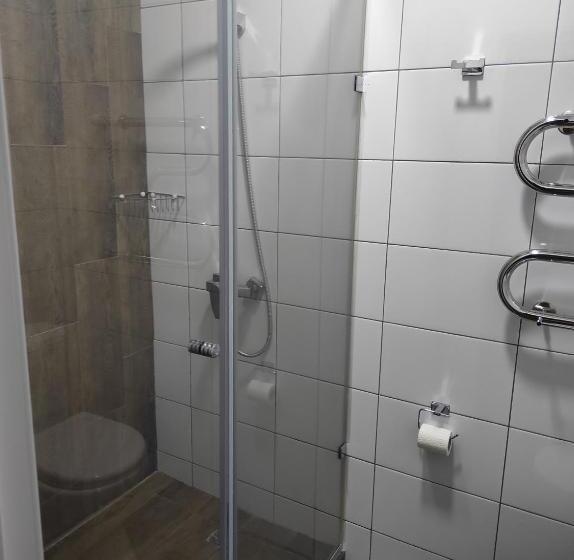 اتاق خانوادگی, жомарт