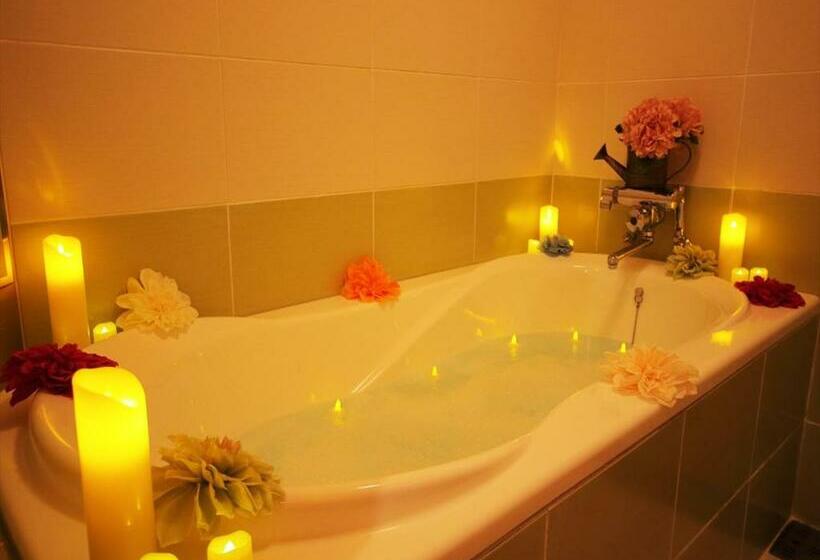 带大床的标准间, Gig