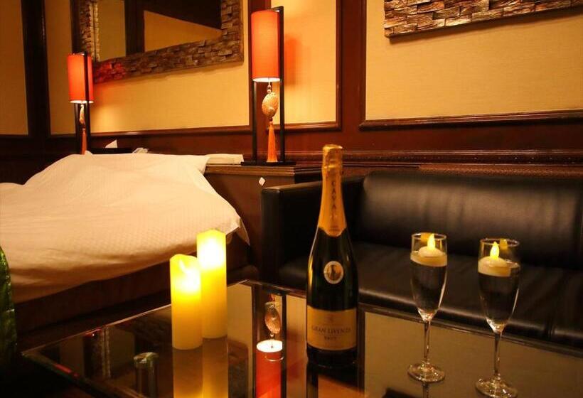 带大床的标准间, Gig