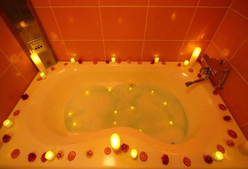 带大床的标准间, Gig