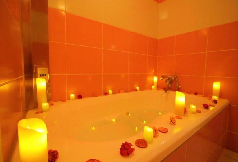 带大床的标准间, Gig