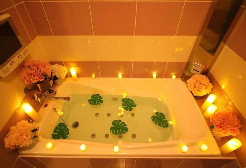 带大床的标准间, Gig