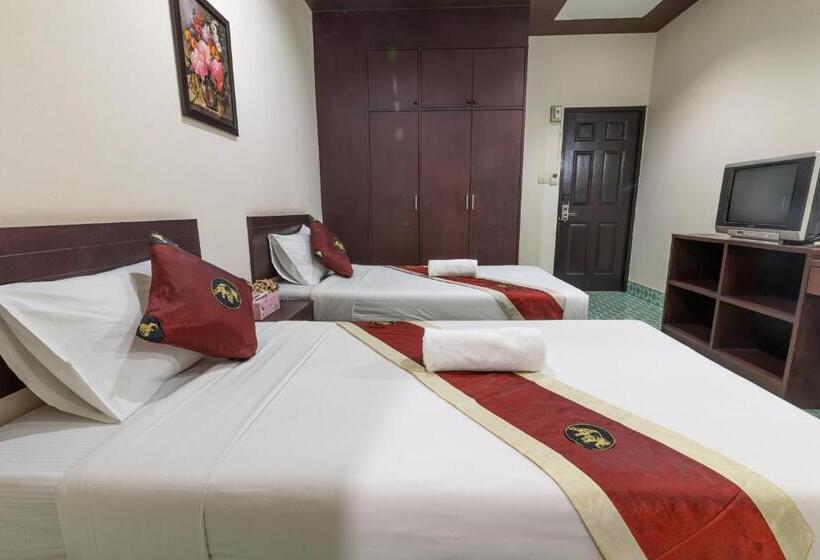 Номер Deluxe, Jj Hut