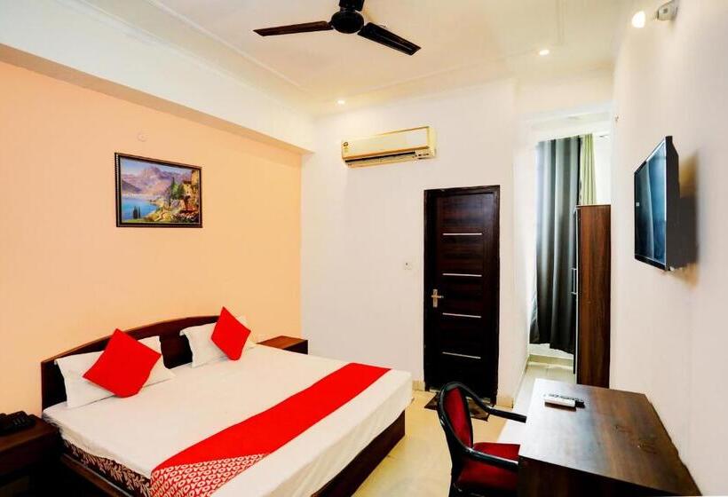 Classic Driepersoonskamer, Oyo 29308 Virasat Shaheed Path Inn