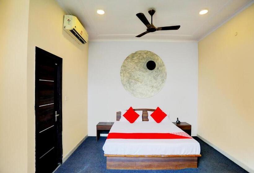 Classic Driepersoonskamer, Oyo 29308 Virasat Shaheed Path Inn