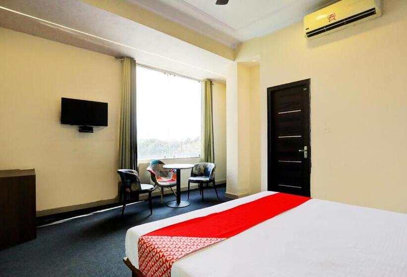 Triple Classic Room, Oyo 29308 Virasat Shaheed Path Inn