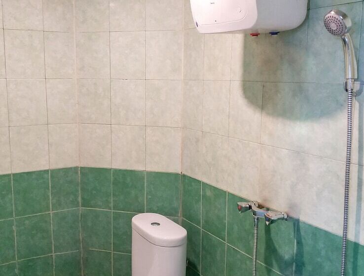 اتاق لوکس, Sahabat Baru