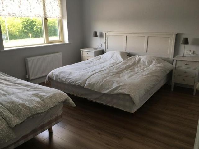 חדר קומפורט לשלושה, The Foxes Covert