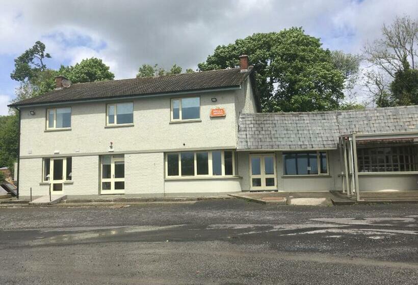 חדר קומפורט לשלושה, The Foxes Covert