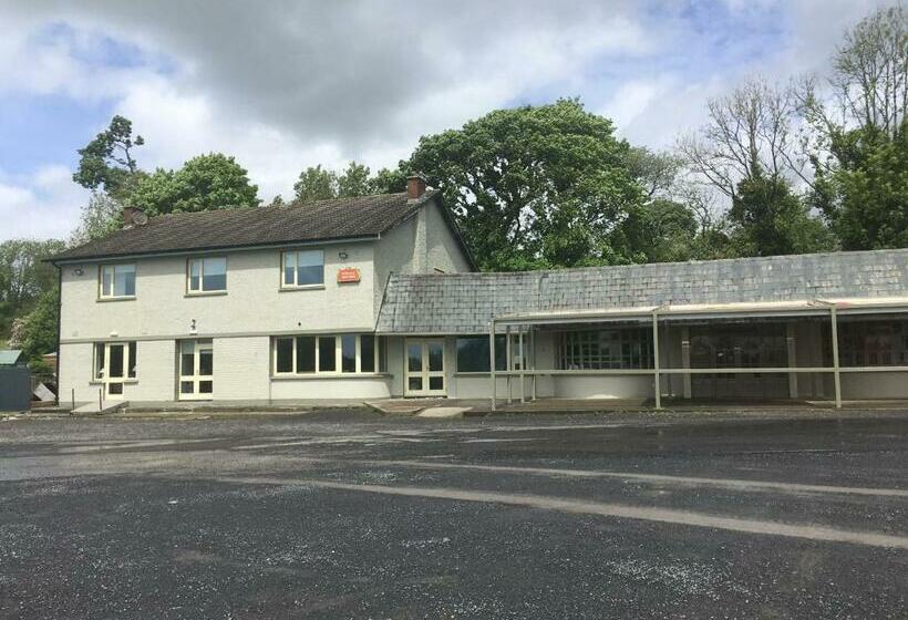 חדר קומפורט לשלושה, The Foxes Covert