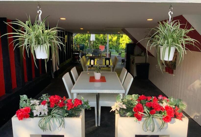 اتاق لوکس, Kakureyado Fujikawaguchiko