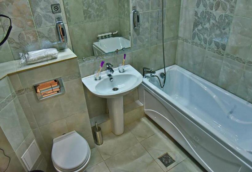 استودیوی سوپریور, Banqueting & Guest House поместье