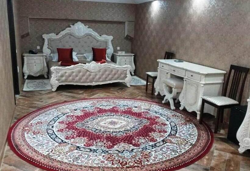 استودیوی سوپریور, Banqueting & Guest House поместье