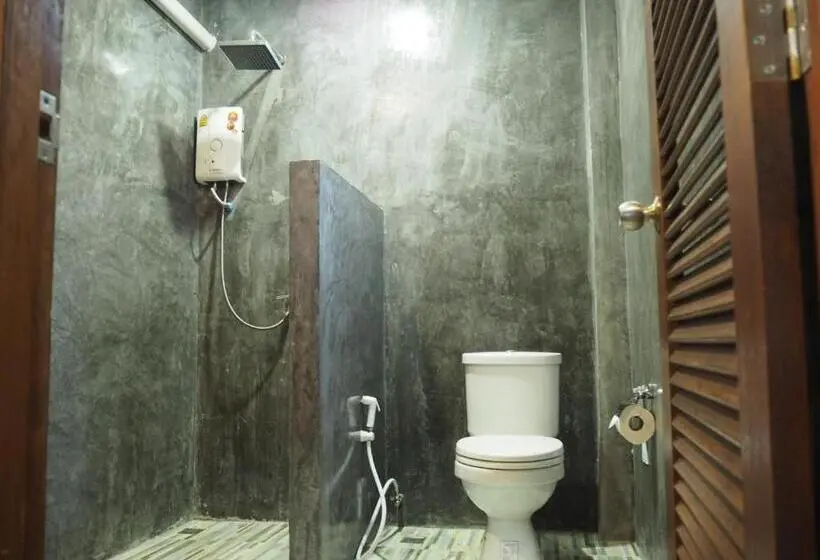اتاق لوکس با بالکن, Nawiengkae Riverview Resort