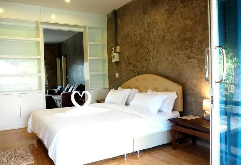 اتاق خانوادگی, Nawiengkae Riverview Resort