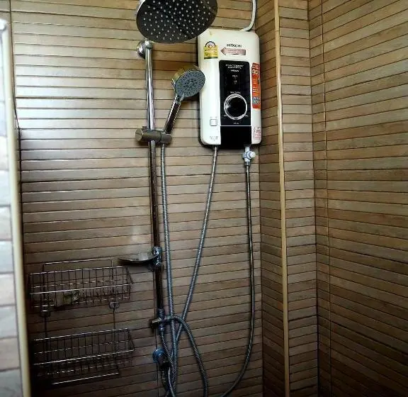 اتاق لوکس با بالکن و چشم‌انداز دریا, Nawiengkae Riverview Resort