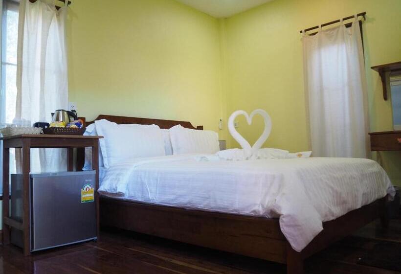 Номер Стандарт Вид на Бассейн, Nawiengkae Riverview Resort
