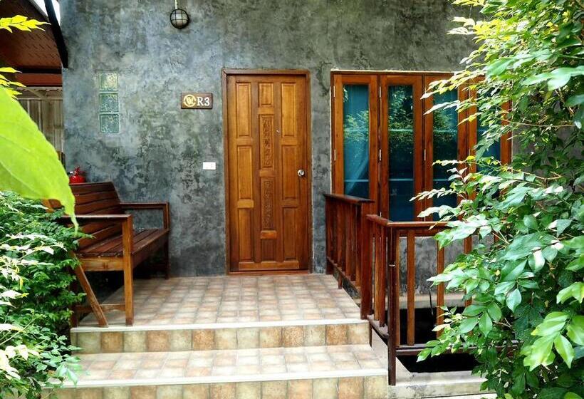 プールビュースタンダードルーム, Nawiengkae Riverview Resort