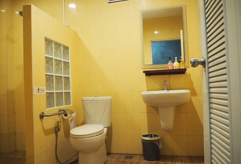 Семейный Номер, Nawiengkae Riverview Resort