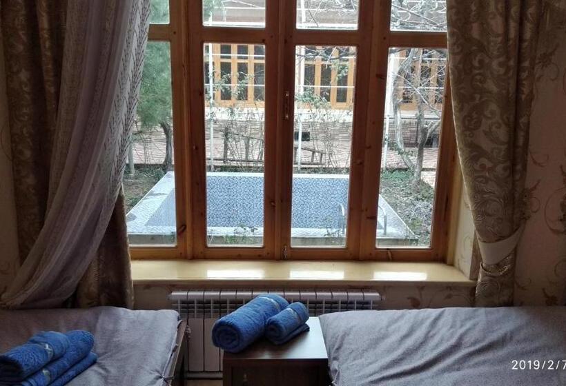 家庭房带园景, Faride Guest House