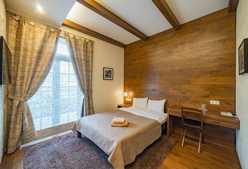 اتاق استاندارد یک نفره, Petrani Nivki