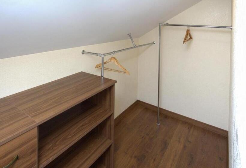 آپارتمان 2 خوابه, Petrani Nivki