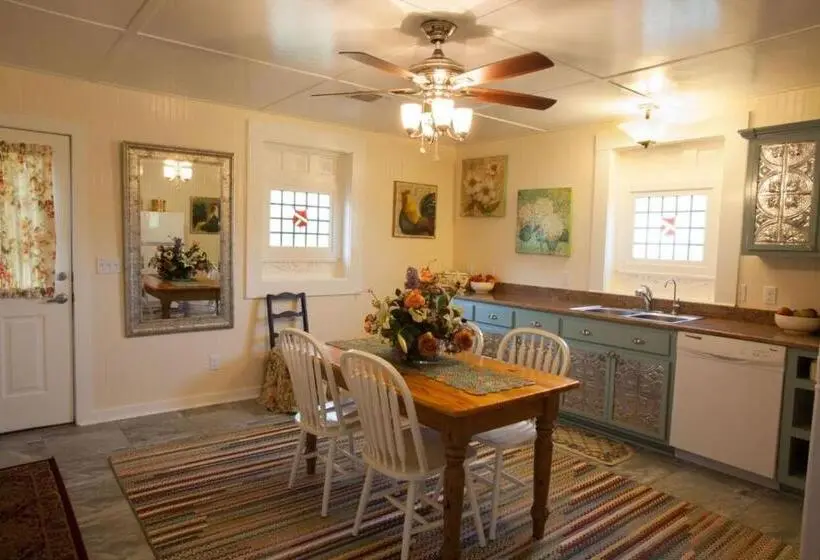 デラックスの４人部屋, Rose Hill Retreat Aaa Four Diamond Inn