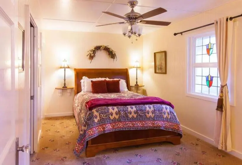 デラックスの４人部屋, Rose Hill Retreat Aaa Four Diamond Inn