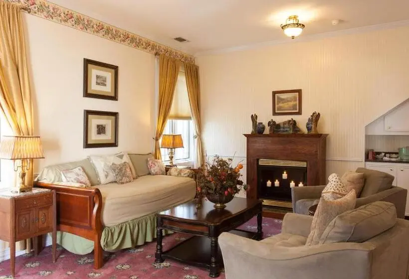 デラックストリプルルーム, Rose Hill Retreat Aaa Four Diamond Inn