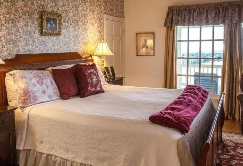 バルコニー付きスタンダードトリプルルーム, Rose Hill Retreat Aaa Four Diamond Inn