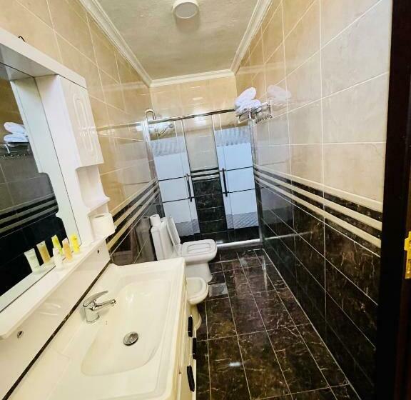 اتاق لوکس, Esperanza Petra