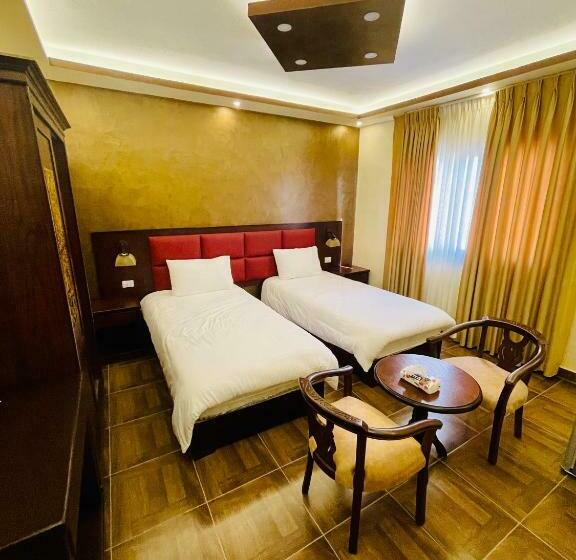 اتاق لوکس, Esperanza Petra