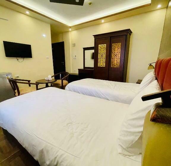 اتاق لوکس, Esperanza Petra